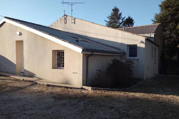Gîte pour 6 personnes, avec Terrasse ainsi que Jardin et Vue à Soubran