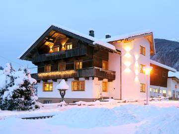 Gîte pour 2 personnes, avec terrasse ainsi que jardin et vue à Mayrhofen