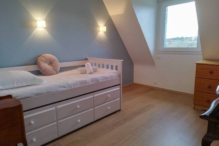 Gîte pour 10 personnes, avec terrasse et jardin à Brélès - 4