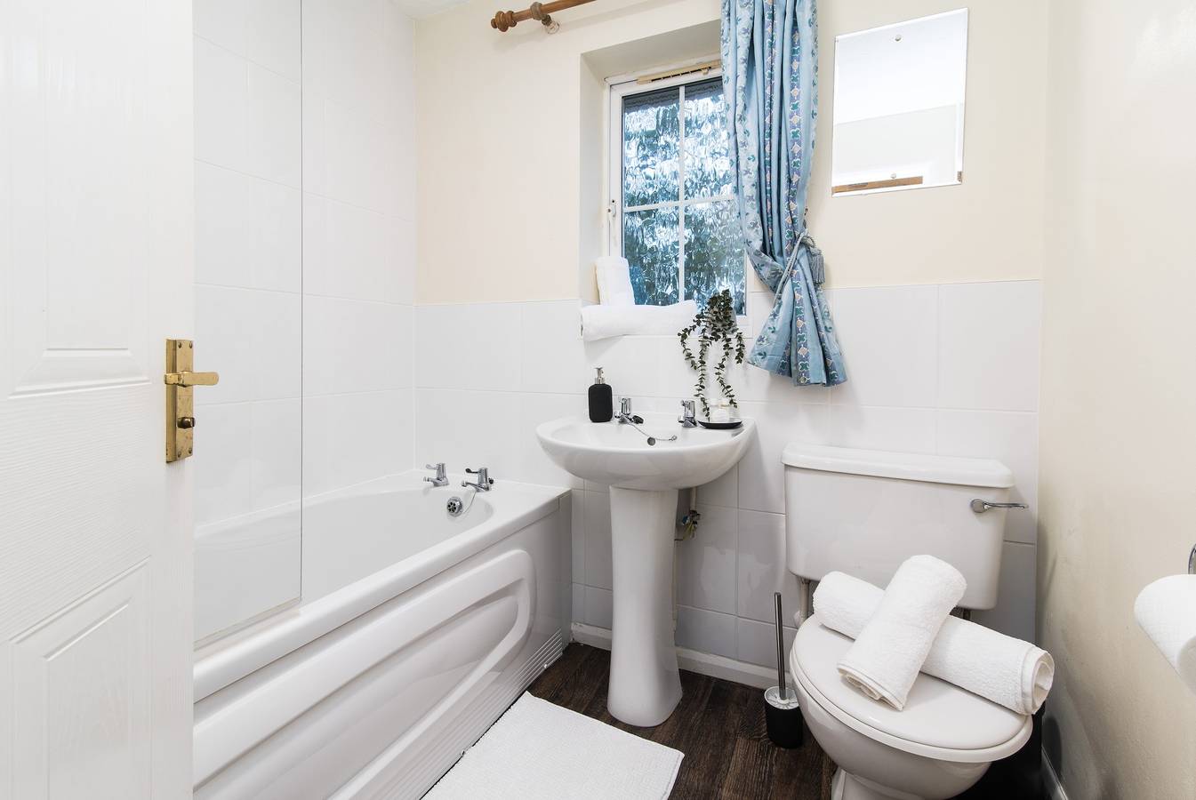 House - Sleeps 6/7 - Pets Ok - Parking - Garden in Coventry, Birmingham Area