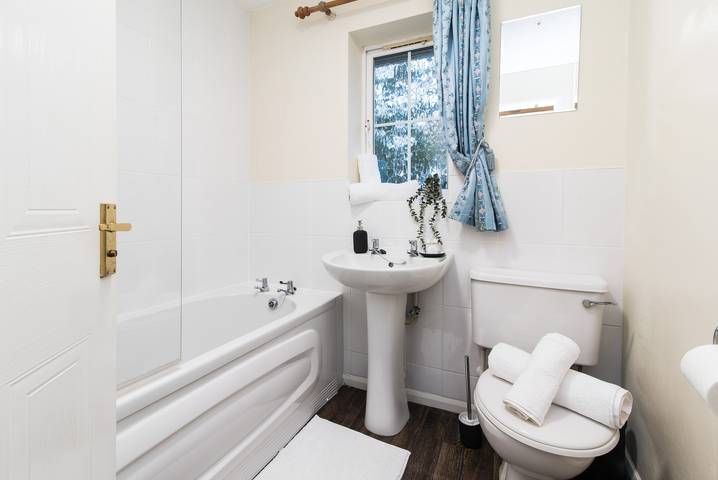 House - Sleeps 6/7 - Pets Ok - Parking - Garden in Coventry, Birmingham y alrededores