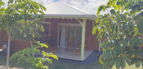 Location de vacances pour 4 personnes, avec jardin ainsi que piscine et jacuzzi à Anse-Bertrand