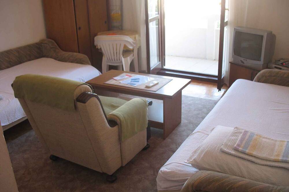 Ganze Wohnung, Ferienwohnung 250 m vom Meer entfernt in Kukljica, Insel Ugljan