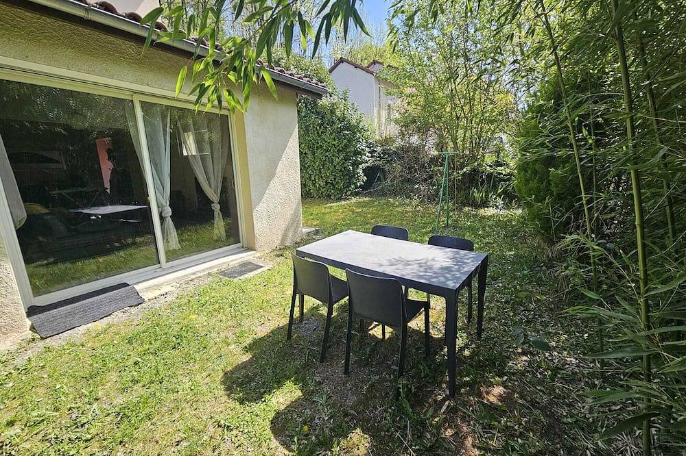 Ganze Wohnung, At Emilien & Charline's: Single-Story Apartment in Cransac, Aveyron