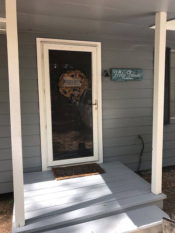 Charming Cottage Snuggled in Main Lake Cove mit perfekter Lage und Aussicht in Toledo Bend Reservoir
