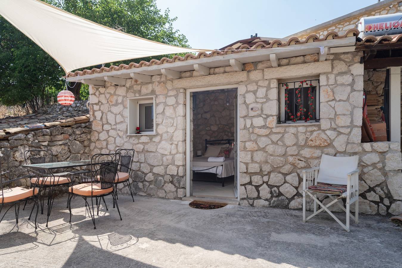 Kamer 'Rose' met gedeeld terras, Wifi en airconditioning in Griekenland