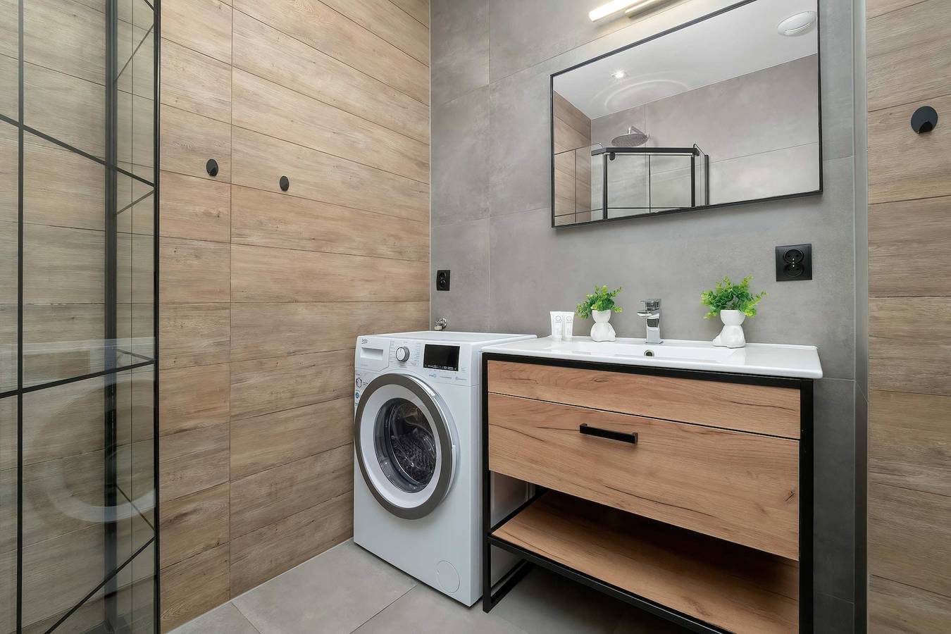 Ganze Wohnung, Modern Apartment with Parking | Close to the City Center in Łódź, Region Lodz