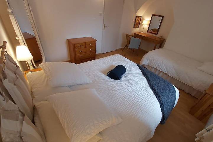 Gîte pour 5 personnes, avec terrasse ainsi que piscine et jardin à Calorguen - 2