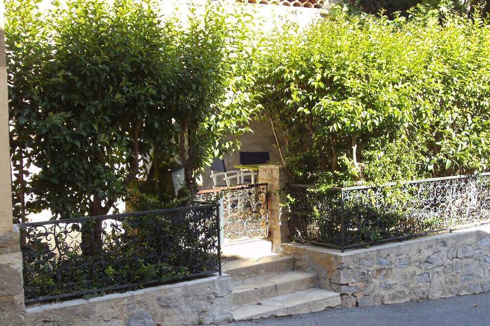 Ruhiges Ferienhaus im Dorf in Montferrat, Draguignan Region