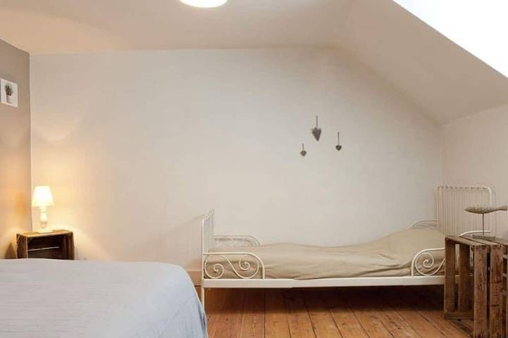 Location de vacances pour 15 personnes, avec terrasse et jardin, animaux acceptés à Onhaye - 4