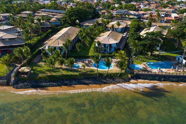 Casas e apartamentos de temporada para 6 pessoas, com piscina e jardim e ainda vista na Praia do Forte