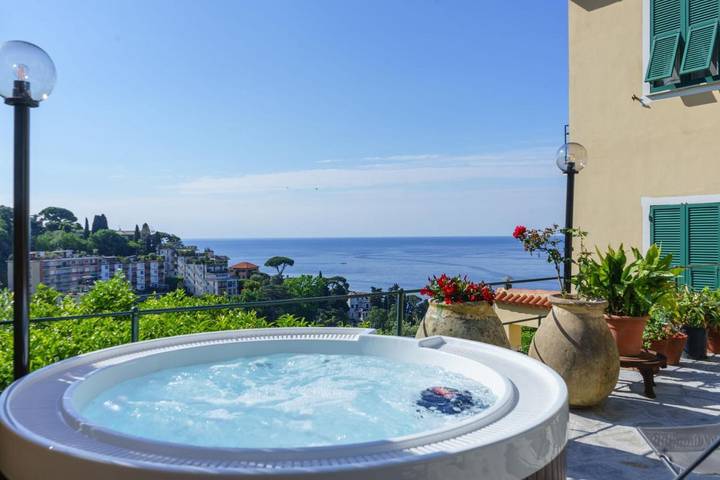 Appartamento per 7 persone, con Balcone e Idromassaggio nonché Terrazza e Giardino a Zoagli