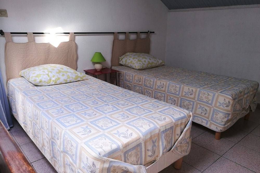 Entire apartment, Rental calvi studio near beach and shops in Calvi, Calvi region