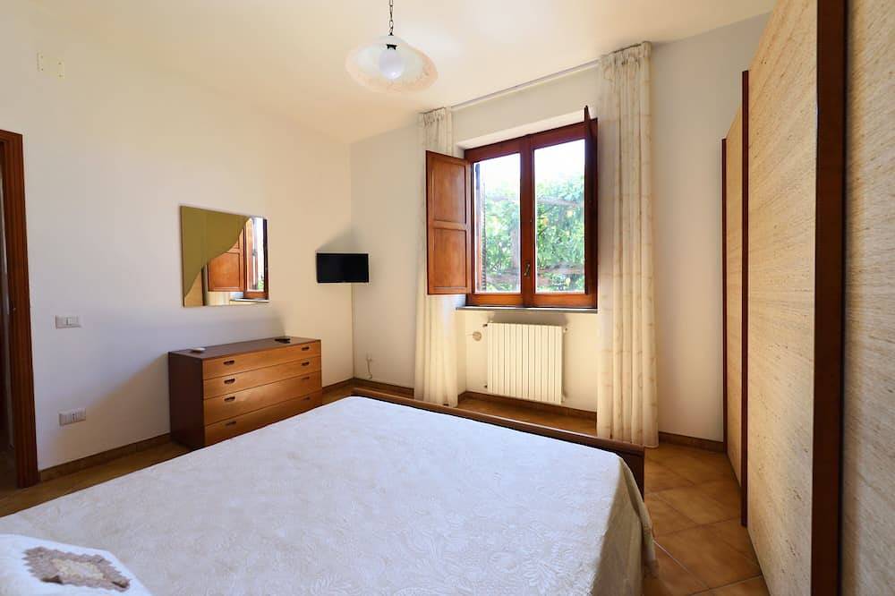 Comfortable house with lemon grove , garden overlooking the sea in Conca dei Marini, Amalfi Coast