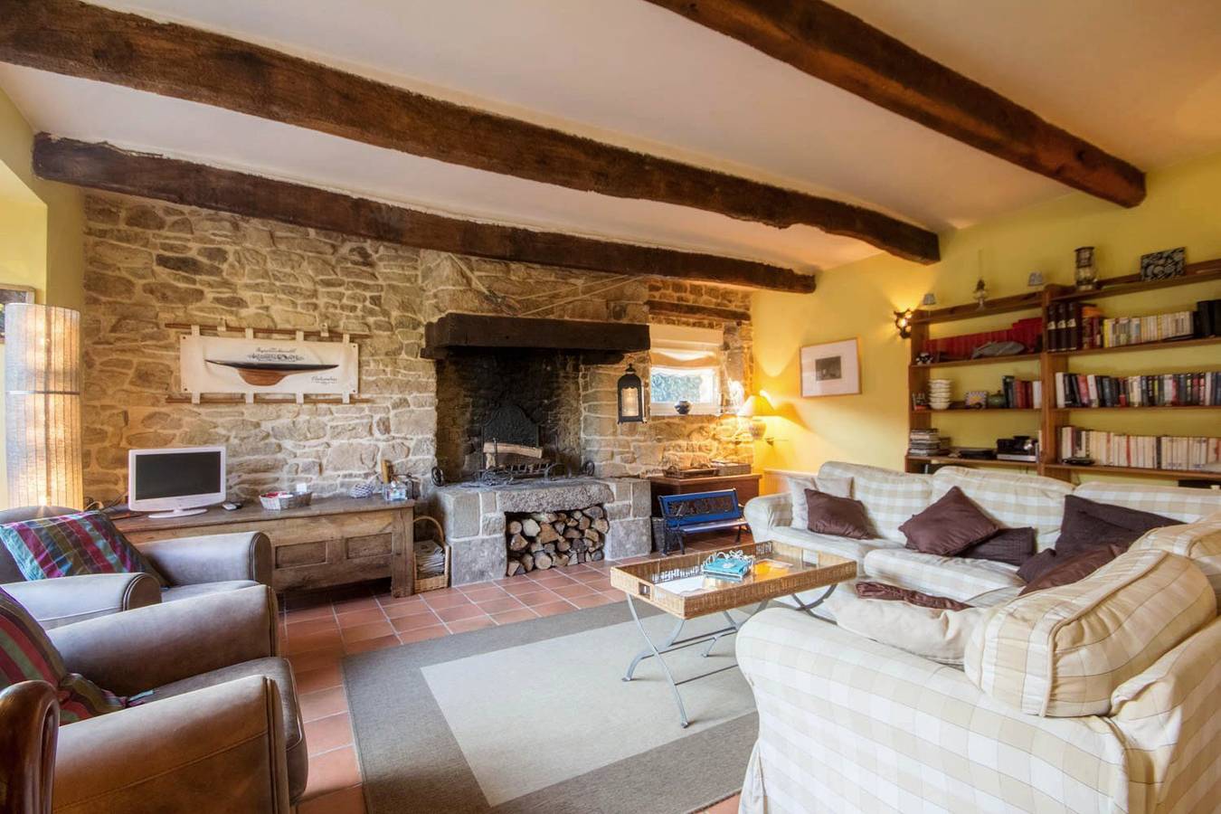 Cromlech in Plougoumelen, Côte des Mégalithes