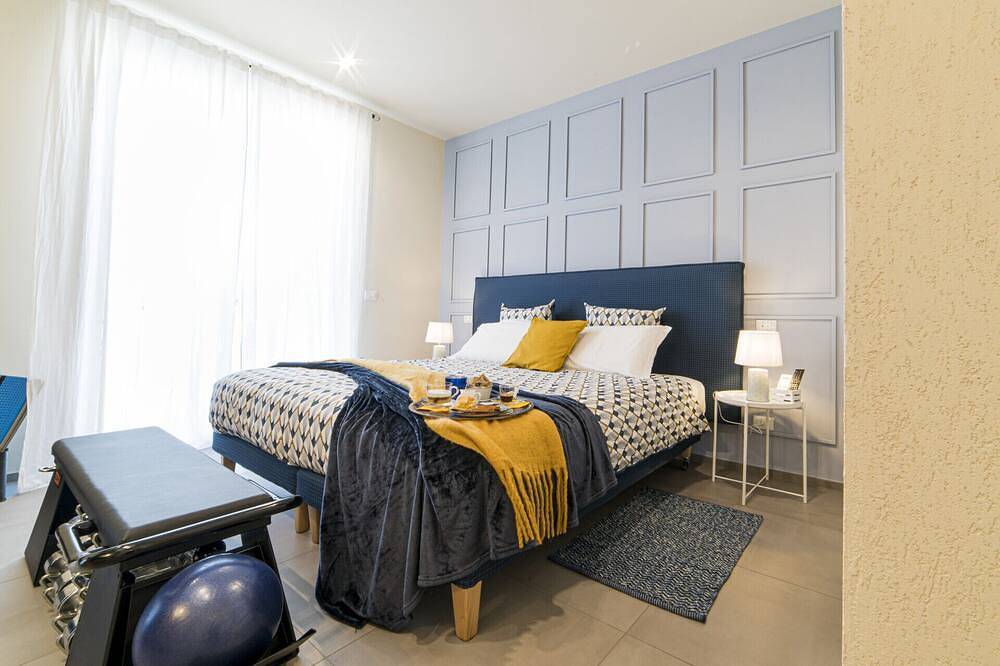 Double/twin room with bathroom and king size bed near Pescara airport in Pescara, Adriatic Coast Abruzzo