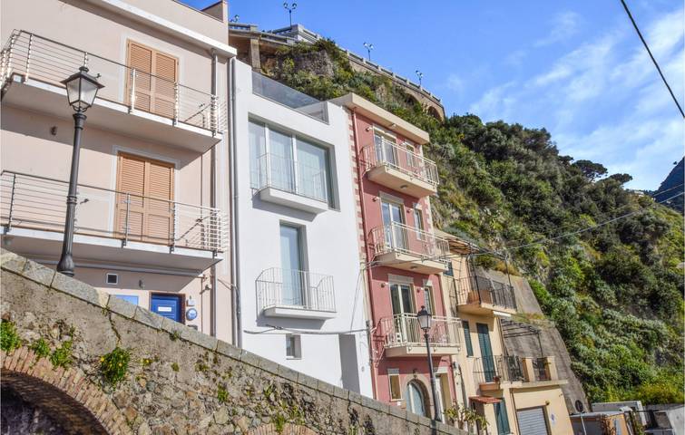 Location de vacances pour 8 personnes, avec jardin et terrasse à Scilla - 2
