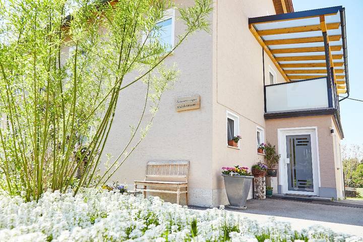 Ferienwohnung für 4 Personen, mit Balkon und Balkon/Terrasse sowie Terrasse und Garten