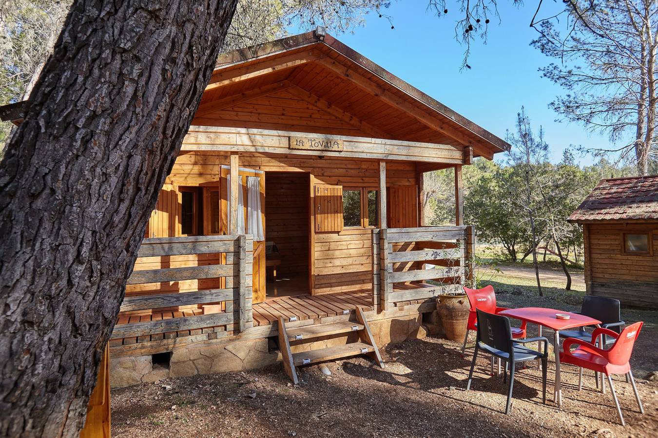 Casa rural 'Cabaña De Madera 3' con vistas a la montaña, piscina compartida y aire acondicionado in El Tranco, Hornos