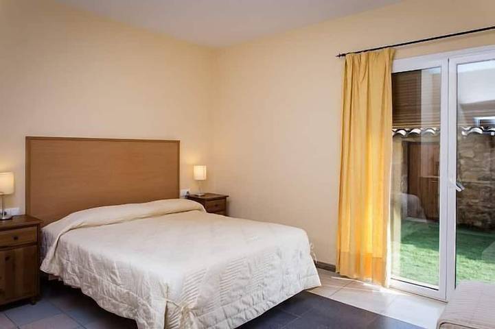 Gîte pour 15 personnes, avec jardin à Camós - 2