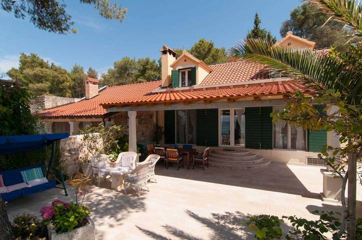 Villa pour 8 personnes, avec jardin ainsi que vue et piscine, animaux acceptés dans Brac - 4