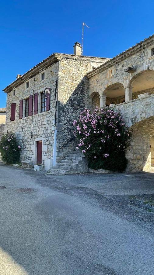 Location de vacances pour 6 personnes, avec vue ainsi que piscine et terrasse à Saint-Maurice-d'Ibie - 2