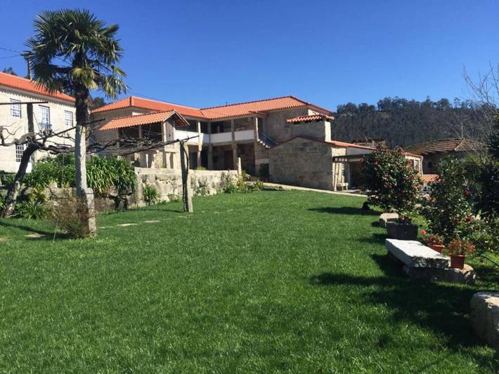 Location de vacances pour 2 personnes, avec terrasse ainsi que piscine et balcon/terrasse, adapté aux familles à Penafiel