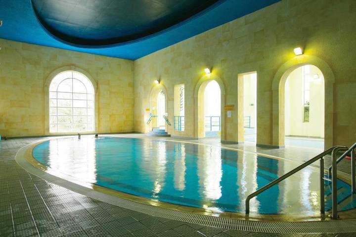 Hotel for 3 people, with Hot tub and Terrace as well as Garden and Children pool in Ballina