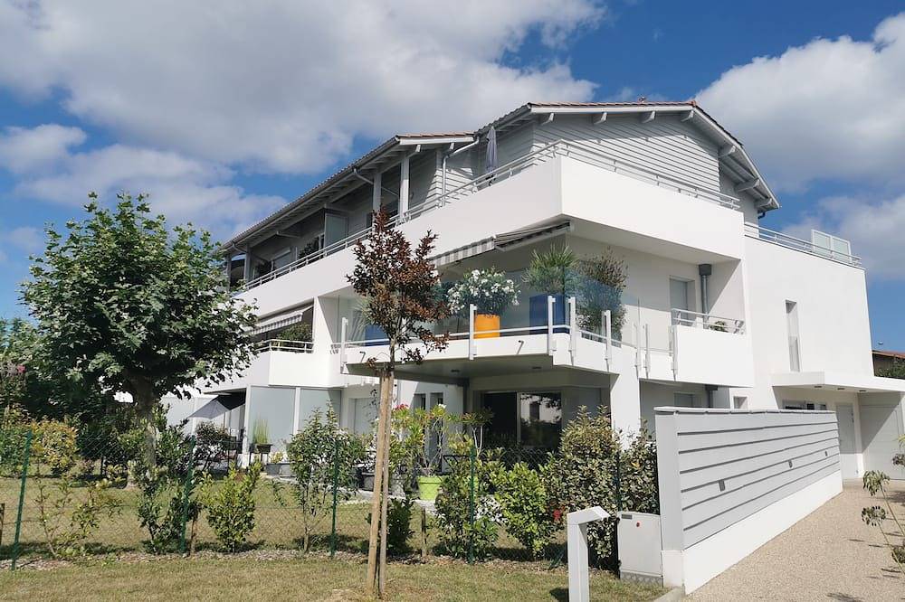Entire apartment, Studio in luxury residence with garden 10 minutes from Biarritz and beaches in Anglet, Bayonne region