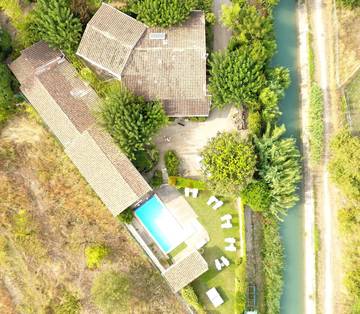 Chambre d’hôte pour 4 personnes, avec piscine et jardin à Lagnes