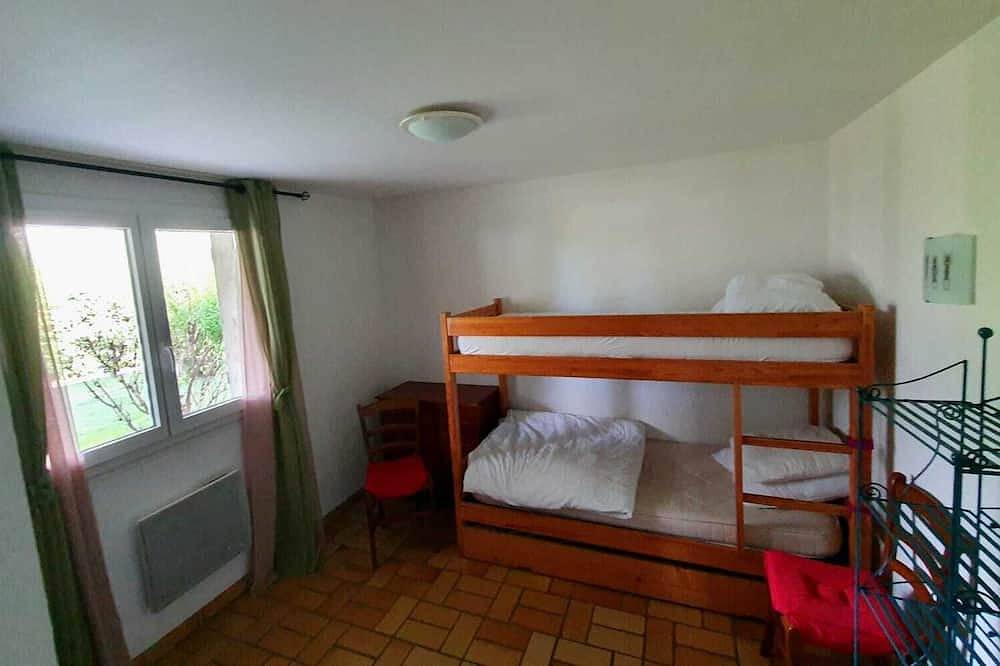 Entire apartment, Apparently of 44m2 in Rez of garden located at 15km of the station of Orres in Embrun, Écrins National Park