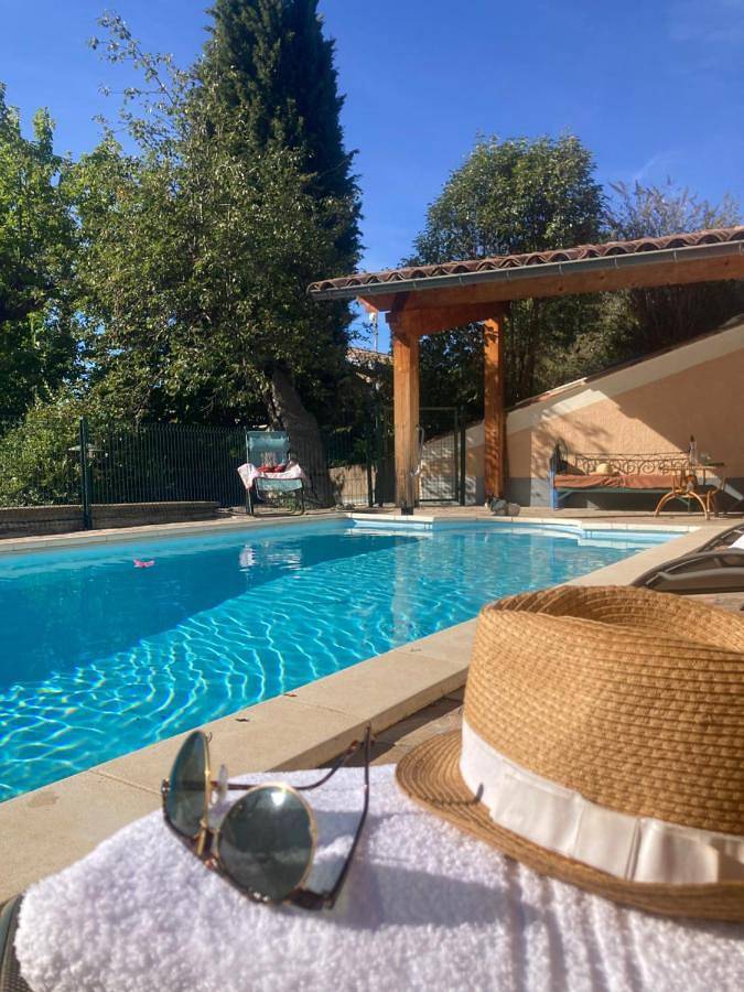 Maison de campagne pour 4 personnes, avec piscine ainsi que jardin et vue