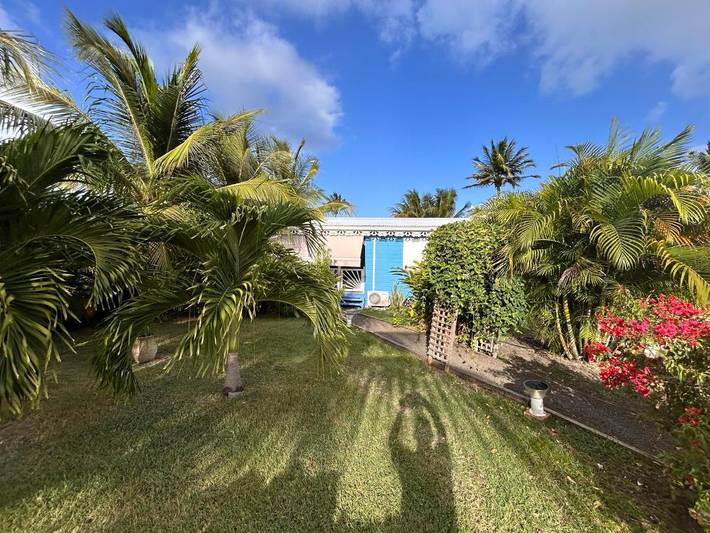 Location de vacances pour 4 personnes, avec piscine ainsi que vue et balcon, adapté aux familles dans Pointe Faula - 2