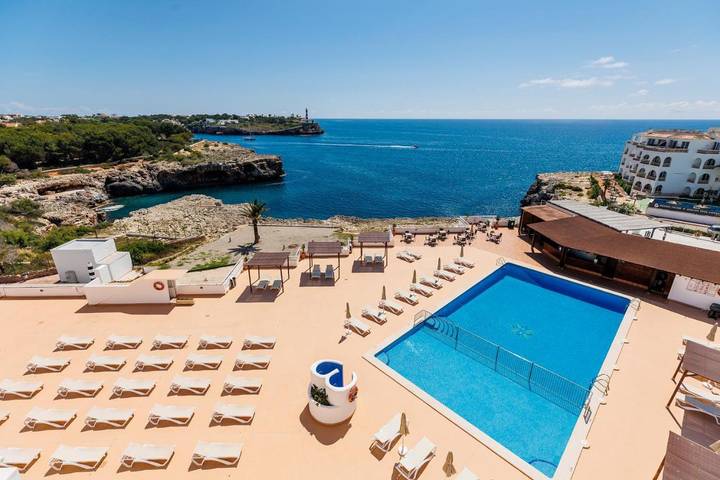 Hôtel pour 3 personnes, avec Balcon ainsi que Terrasse et Piscine à Portocolom