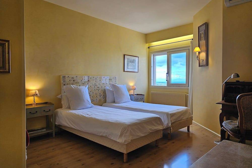 La Terre d'Or, large cozy cottage with garden and pool on the vineyards in Beaune, Beaune und Umgebung