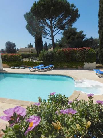 Gîte pour 2 personnes, avec piscine et vue ainsi que sauna et jardin à Villetelle