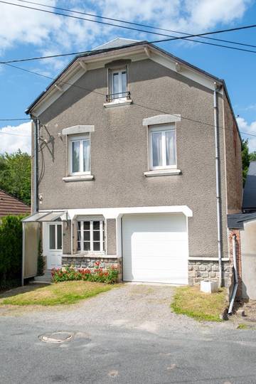 Gîte pour 6 personnes, avec jardin et terrasse, animaux acceptés dans Bussière-Dunoise