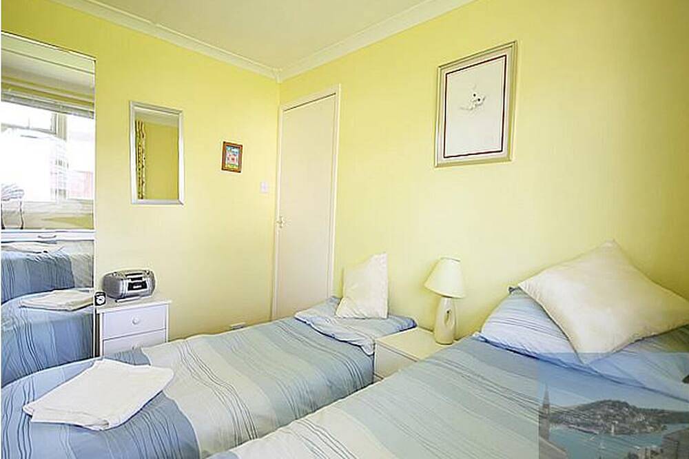Great location. Outside space. Easy parking. Convenient for two beaches and town in Dartmouth, Devon