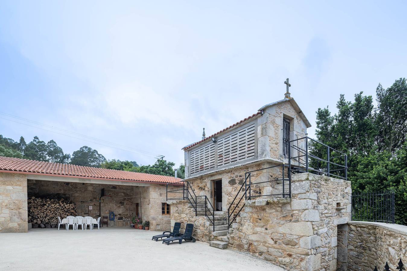 Maison de campagne 'Arijón' avec vue sur la mer, piscine privée et Wi-Fi in Arteixo, Costa da Morte