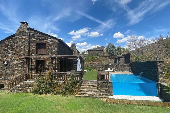 Casa rural para 14 personas, con terraza y jardín - 1
