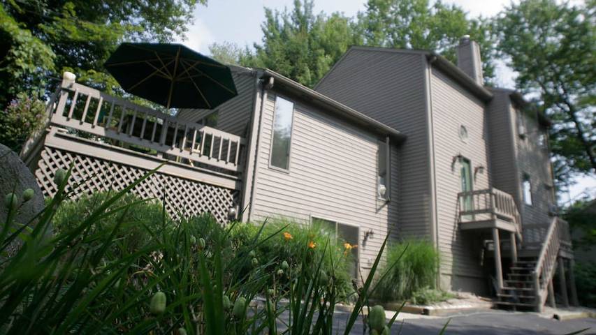 Vacation rental for 12 people, with balcony and yard in Narragansett