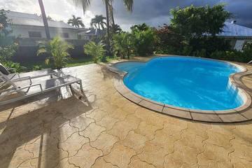 Gîte pour 2 personnes, avec piscine et jardin à Baie-Mahault