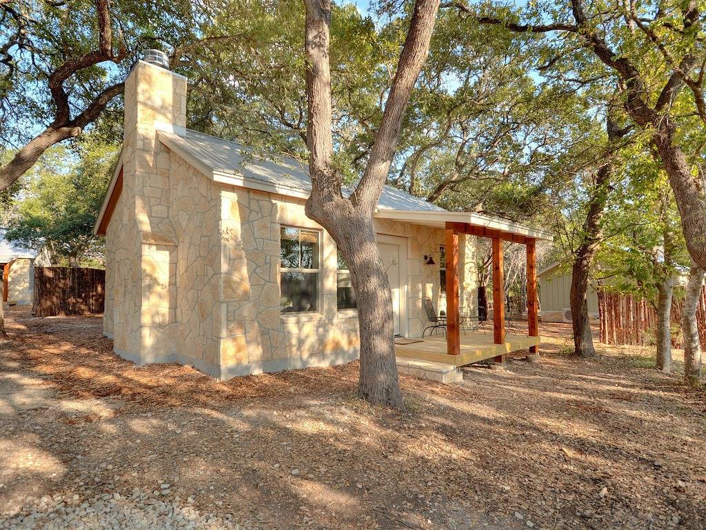 Niedliche, maßgefertigte Kabine in der Nähe der Innenstadt - ein perfekter Kurzurlaub in Wimberley in Wimberley, Hays County