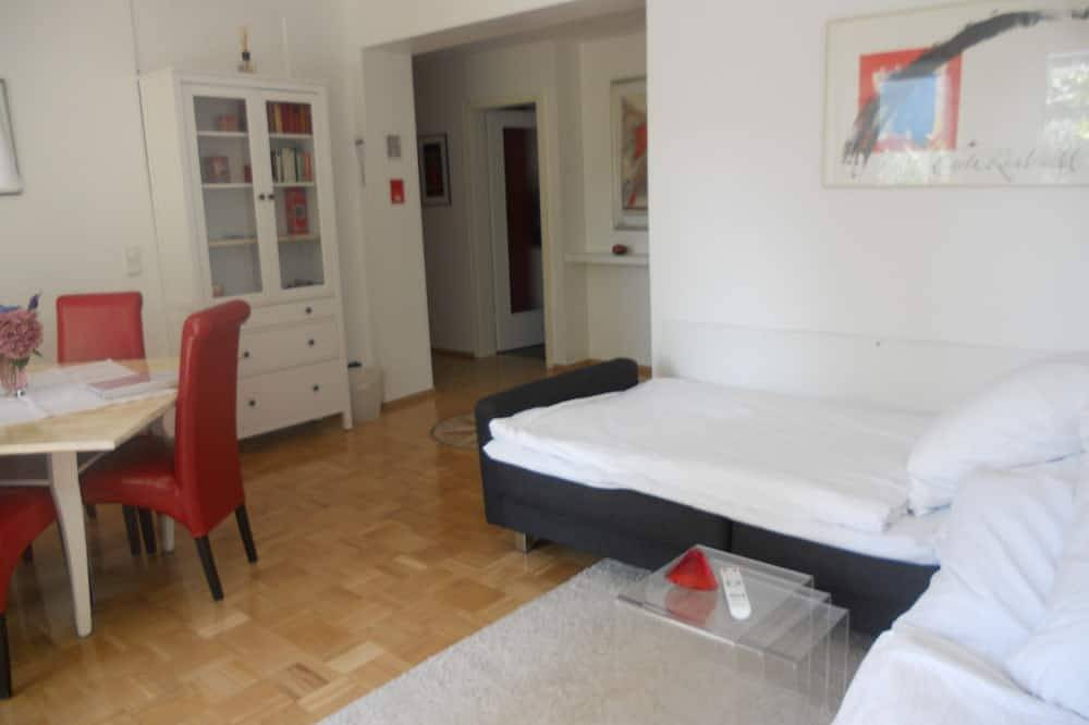 Ganze Wohnung, Ruhige und sonnige Ferienwohnung in Gartenlage in Bad Godesberg, Bonn