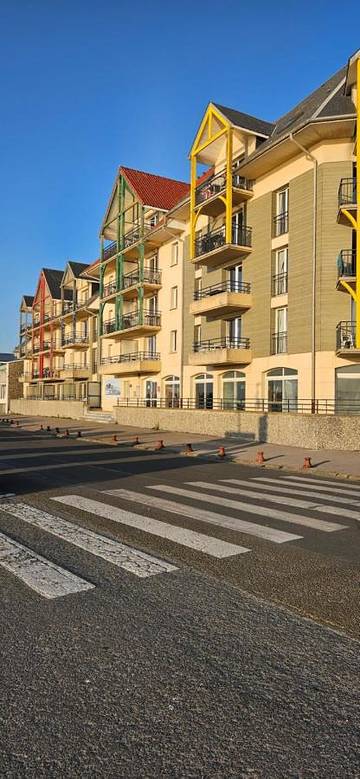 Gîte pour 8 personnes, avec balcon ainsi que piscine et vue dans Casino de Cayeux