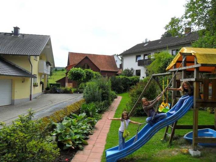Ferienhaus für 4 Personen, mit Ausblick und Terrasse sowie Garten in Hessen