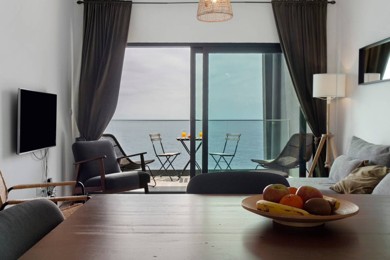 Apartamento inteiro, Apartamento 'Ocean Cliff' com vista para o mar, varanda e Wi-Fi in Gaula, Madeira