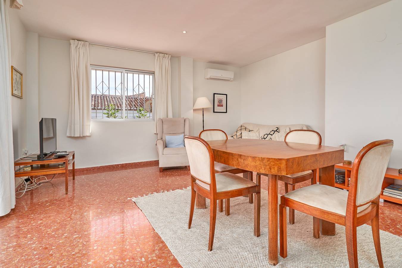 Ganze Wohnung, Ferienwohnung 'Villa Sol De La Molina' mit Gemeinschaftspool, Wlan und Klimaanlage in Monte de los Almendros, Salobreña