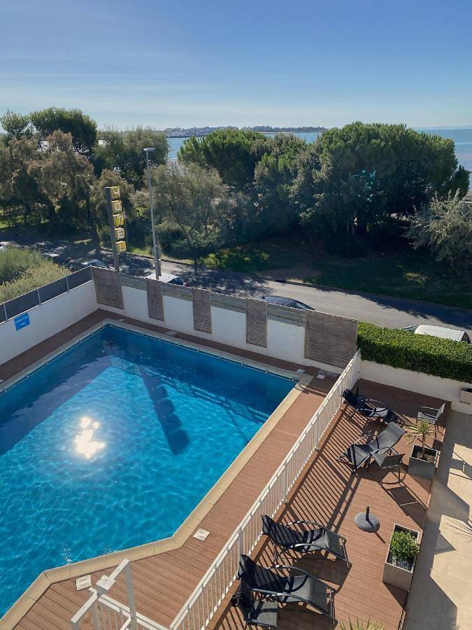 Hôtel pour 2 personnes, avec Balcon ainsi que Piscine et Sauna dans Port Neuf