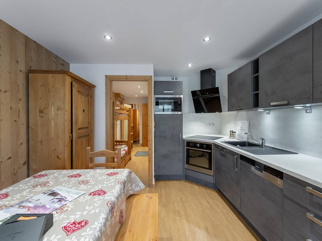 Appartamento intero, Charming apt for 6 near slopes with balcony and Wifi in Val Thorens, Le tre valli